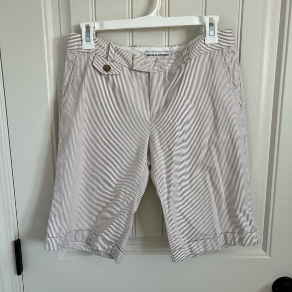 Banana republic size 4 beige and white striped Bermuda shorts - Picture 1 of 8
